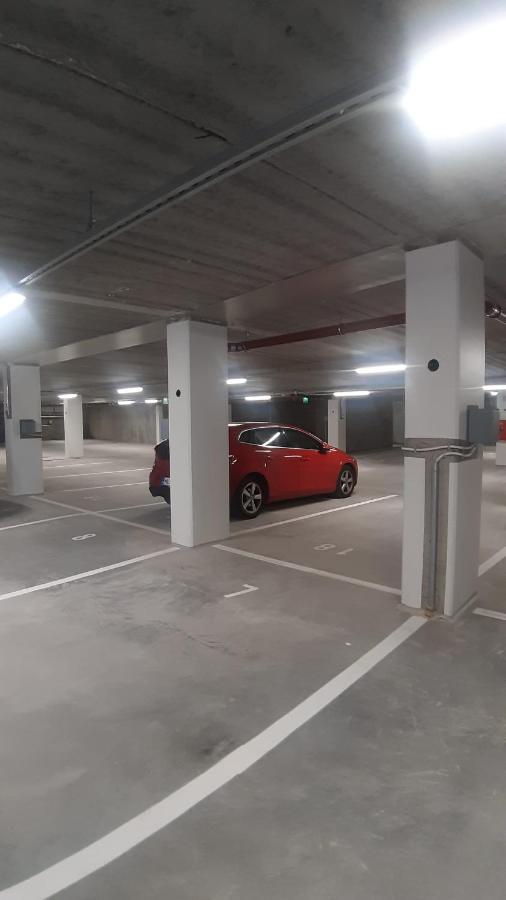 Uusi Upea Asunto Jaervinaekoealalla Ja Autohallilla 탐페레 외부 사진